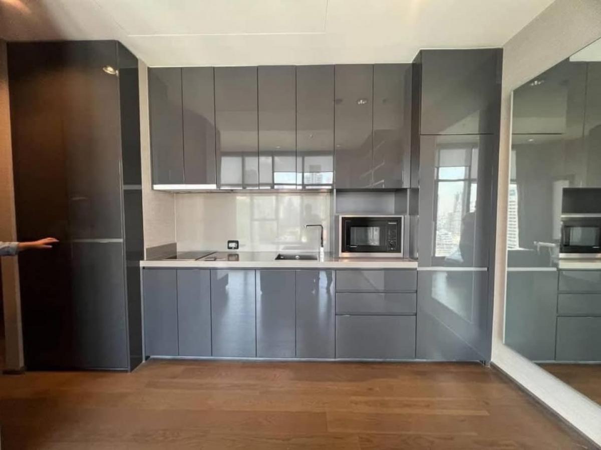 📢👇 Sell at Loss, brand new unit. Reasonable and worth price for living or investing at Diplomat Sathorn, unblocked view, only few steps to BTS