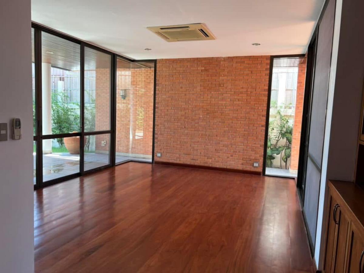 Living near Meka Bangna , and many International schools, Private backyard overlooking a peaceful lake
