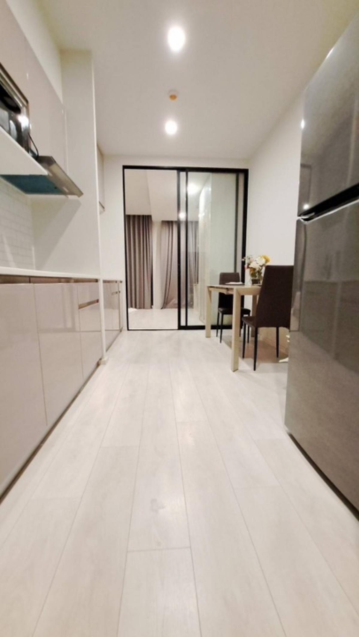✨ 👍Sell with tenant til June 26Condo with special entrance direct to BTS Ploenchit,near Central Embassy, Central Chidlom