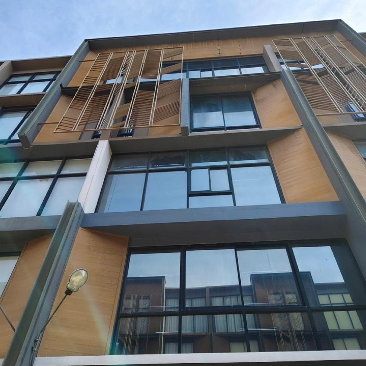 📢👇 Sell with tenant til August 2028
Brand new home office , 5 story with in-house lift at 𝐓𝐡𝐞 𝐏𝐫𝐢𝐝𝐞 𝐒𝐮𝐤𝐡𝐮𝐦𝐯𝐢𝐭 𝟕𝟕