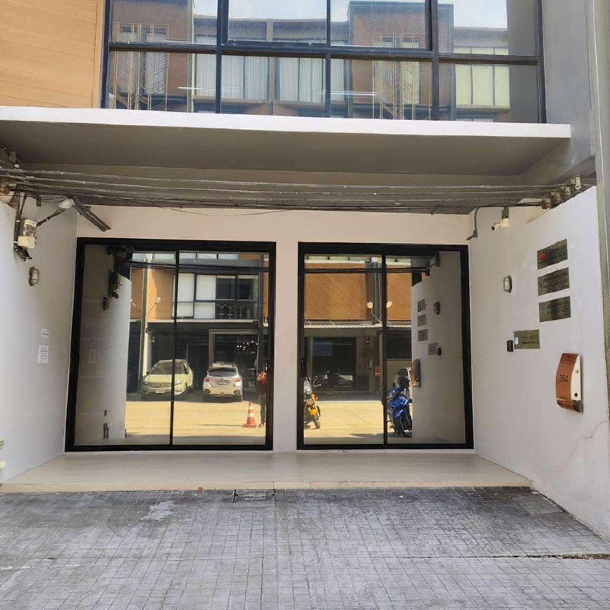 📢👇 Sell with tenant til August 2028
Brand new home office , 5 story with in-house lift at 𝐓𝐡𝐞 𝐏𝐫𝐢𝐝𝐞 𝐒𝐮𝐤𝐡𝐮𝐦𝐯𝐢𝐭 𝟕𝟕