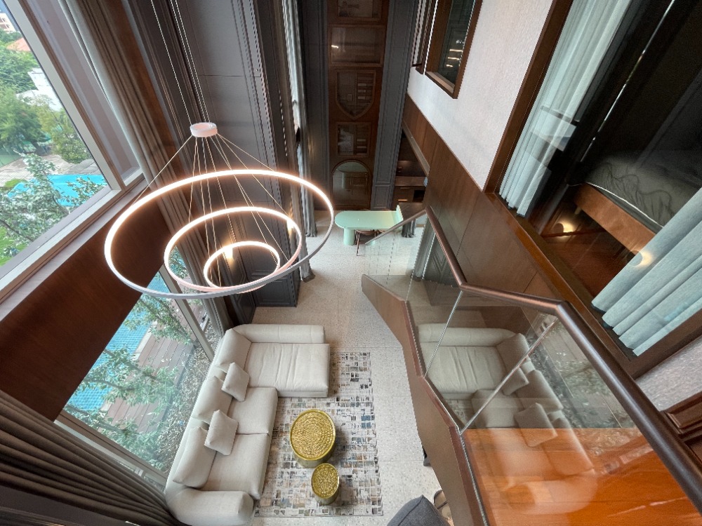 ขายพร้อมผู้เช่าถึงกุมภาพันธ์ 2570 (เช่า 95k) 
 หายาก!! Luxury Duplex นำสัตว์เลี้ยงเข้าได้ ห้องมุม พร้อมสระว่ายน้ำส่วนตัวและจากุชชี่ วิวสวย ลมแรงทั้งวัน ตกแต่งสวย เฟอร์ครบ