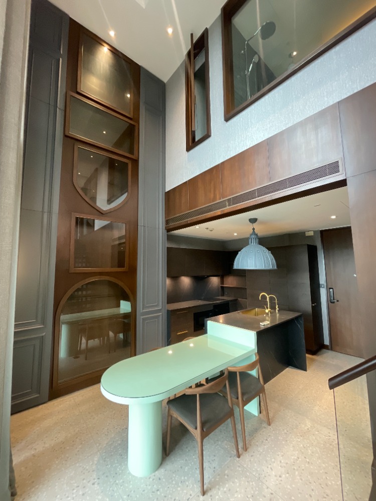ขายพร้อมผู้เช่าถึงกุมภาพันธ์ 2570 (เช่า 95k) 
 หายาก!! Luxury Duplex นำสัตว์เลี้ยงเข้าได้ ห้องมุม พร้อมสระว่ายน้ำส่วนตัวและจากุชชี่ วิวสวย ลมแรงทั้งวัน ตกแต่งสวย เฟอร์ครบ