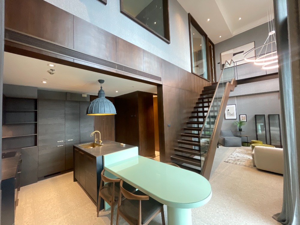 ขายพร้อมผู้เช่าถึงกุมภาพันธ์ 2570 (เช่า 95k) 
 หายาก!! Luxury Duplex นำสัตว์เลี้ยงเข้าได้ ห้องมุม พร้อมสระว่ายน้ำส่วนตัวและจากุชชี่ วิวสวย ลมแรงทั้งวัน ตกแต่งสวย เฟอร์ครบ