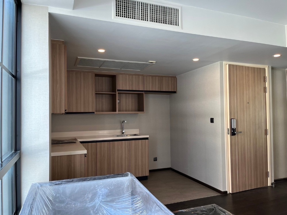 ขาย!!  Na Vara Residence 1ห้องนอน เฟอร์นิเจอร์ครบ ใกล้ Mercury Ville, Central Embassy, BTS ชิดลม