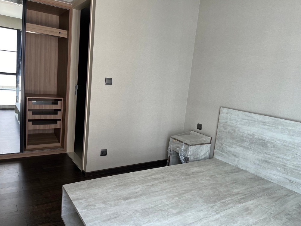 ขาย!!  Na Vara Residence 1ห้องนอน เฟอร์นิเจอร์ครบ ใกล้ Mercury Ville, Central Embassy, BTS ชิดลม