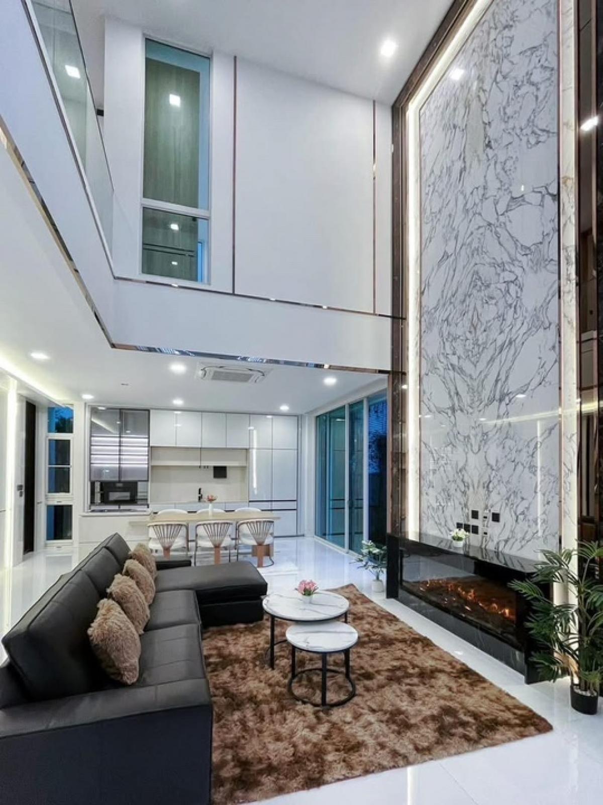 บ้านเดี่ยว 3 ชั้น ระดับลักชัวรี่ พร้อมลิฟต์ส่วนตัว โครงการ VIVE เอกมัย–รามอินทรา ใกล้ทางด่วน