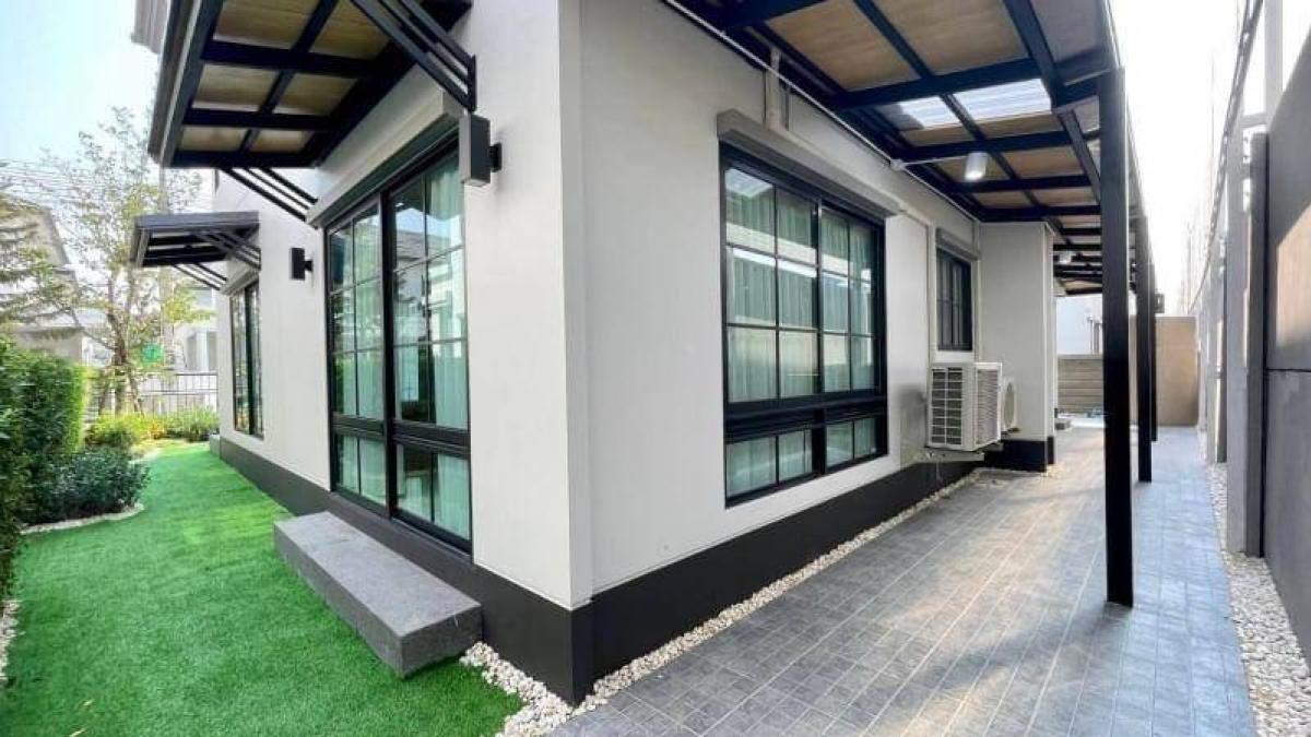 พร้อมขายและเช่า 30/7/2569
บ้านหรู เศรษฐสิริ บางนา สุวรรณภูมิ ใกล้สนามบินสุวรรณภูมิ 5 นาที 4 ห้องนอน 247 ตร.ม ใกล้ รร.นานาชาติ VERSO