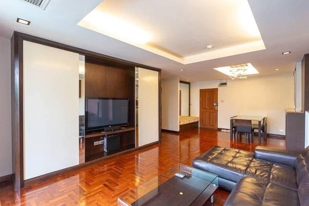 📢👇 Newly renovated low rise condo,combine unit, quiet & peaceful place to live or invest as located in good area near ONE Bangkok , easily traveling in many routes