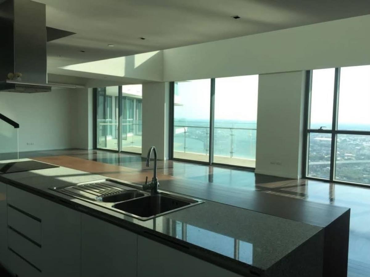 📢👇Rate item! Duplex unit  by the river with long big balcony and huge river view