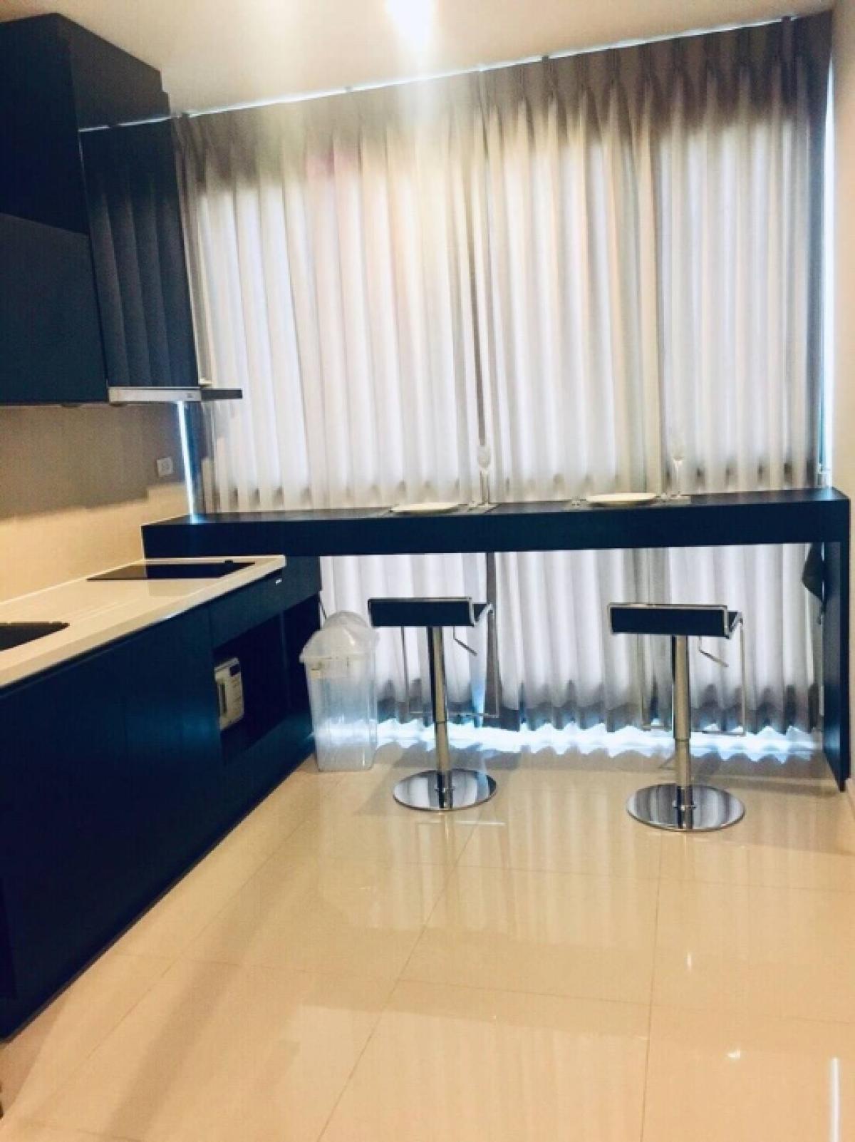 📢👇 One of good choice and chance for living or investing at Rhythm Sukhumvit 44/1, near many restaurants, schools, supermarkets, hospital, Bank
