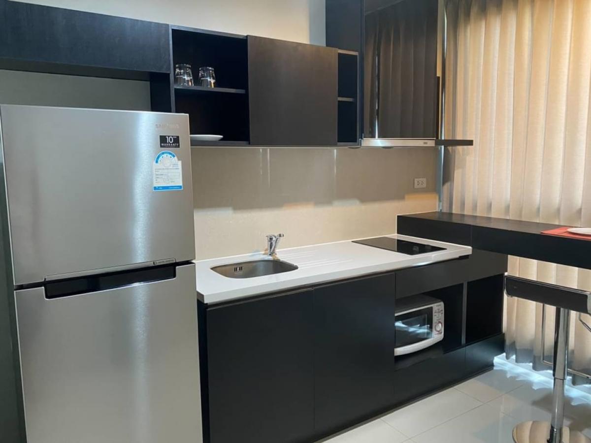 📢👇 One of good choice and chance for living or investing at Rhythm Sukhumvit 44/1, near many restaurants, schools, supermarkets, hospital, Bank