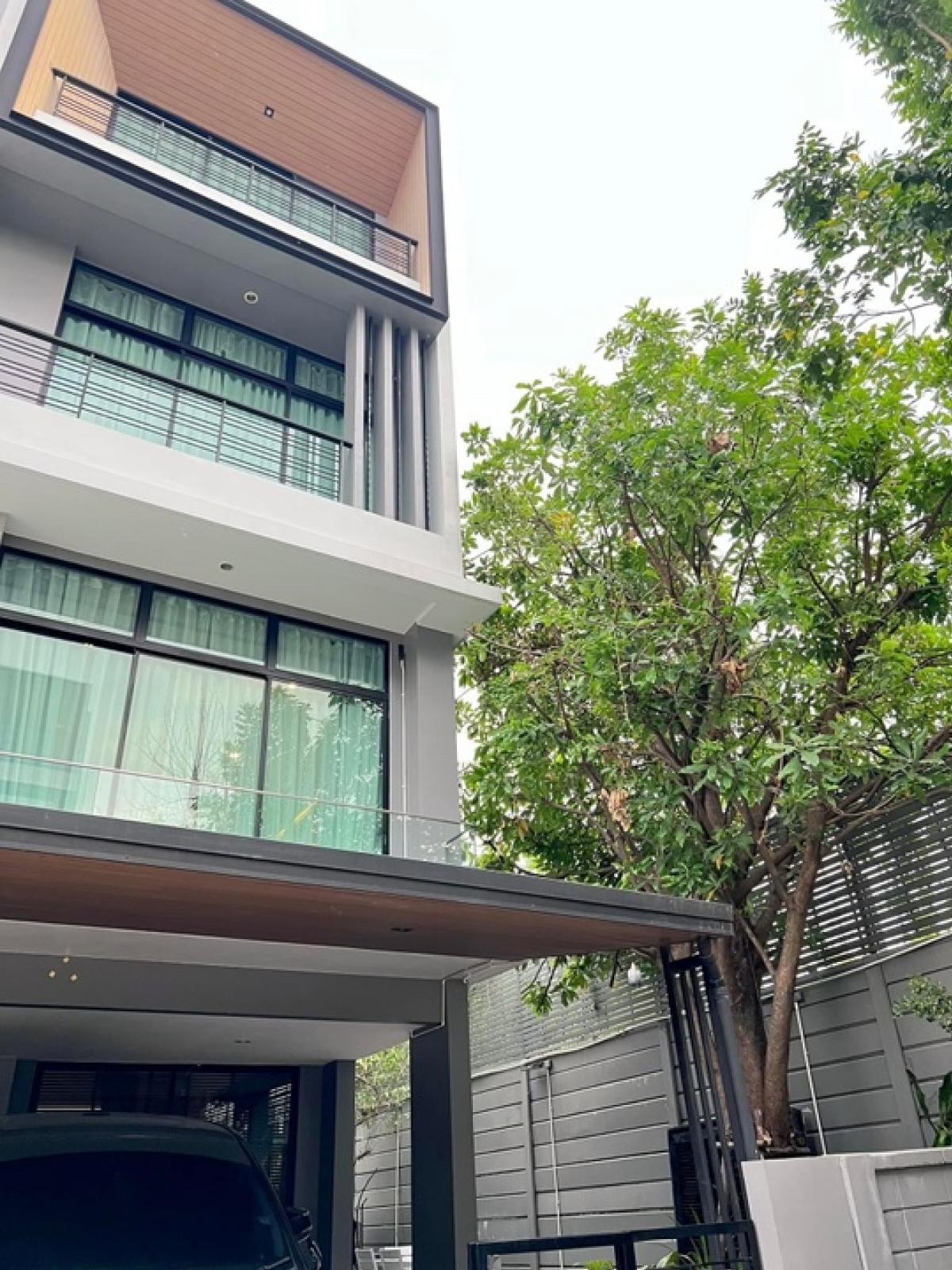 📢👇Available June 25Live with your pet🐶🐈Townhome 3.5 storey , easily travelling to town, near Expressway Rama 9, Brighton college Bangkok, Wellington international college , The Mall Bangkapi
