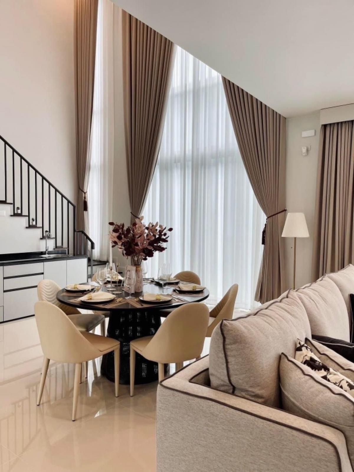 🏡ขายพร้อมผู้เช่า ถึง สิงหาคม 2570
 อยู่เองก็สบาย ปล่อยเช่าก็คุ้มค่า!บ้านเดี่ยวหรู บนทำเลศักยภาพที่ได้รับความนิยมทั้งสำหรับอยู่อาศัยและลงทุนปล่อยเช่า เดินทางสะดวก ใกล้โรงเรียนนานาชาติชั้นนำ