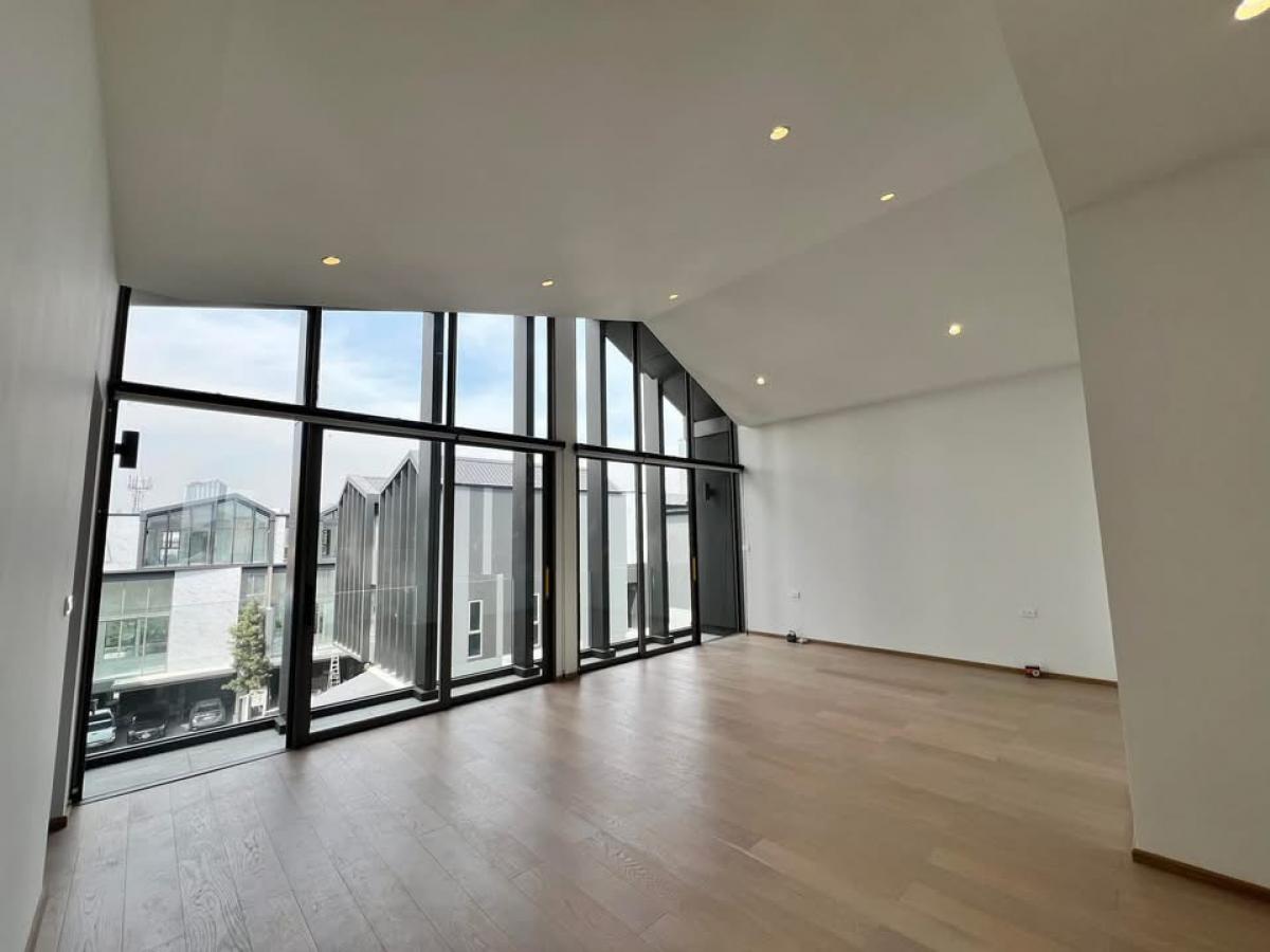 📢👇 Brand new house for rent in Sukhumvit , balcony and garden 100+ sq.m, near many international schools such as Wells International School, Bangkok Prep Primary School, St.Andrews International School