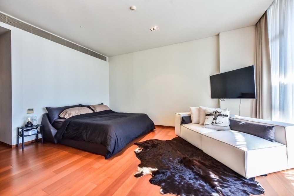 ขายพร้อมผู้เช่า สัญญาถึง 14 มีนาคม 2569
ห้องDuplex ที่ The Sukhothai Residences , 1 ห้องนอน(floor plan 2 ห้องนอน) ระเบียงกว้าง ใกล้ MRTลุมพินี
