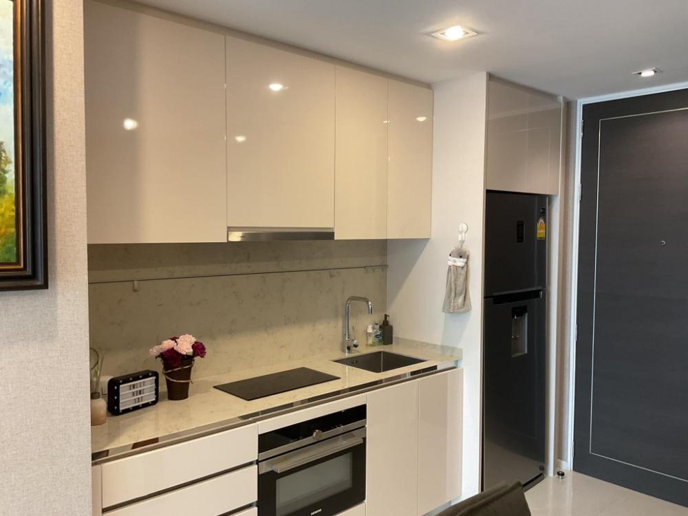 The Bangkok Sathorn for sale! 14.5 Mb 1 bedroom good location near BTS Surasak