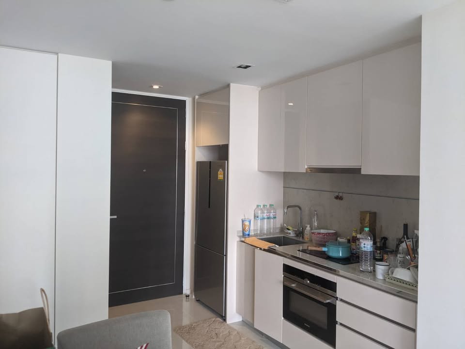 For sale luxury condo in Sathorn! 1 Bedroom fully furnished City view Near BTS Chong nonsi
