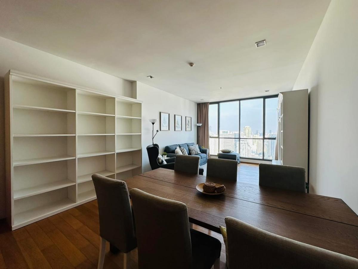 📢👇Rare item! 3 beds with private access from sky bridge, near shopping malls, hospital , schools, university