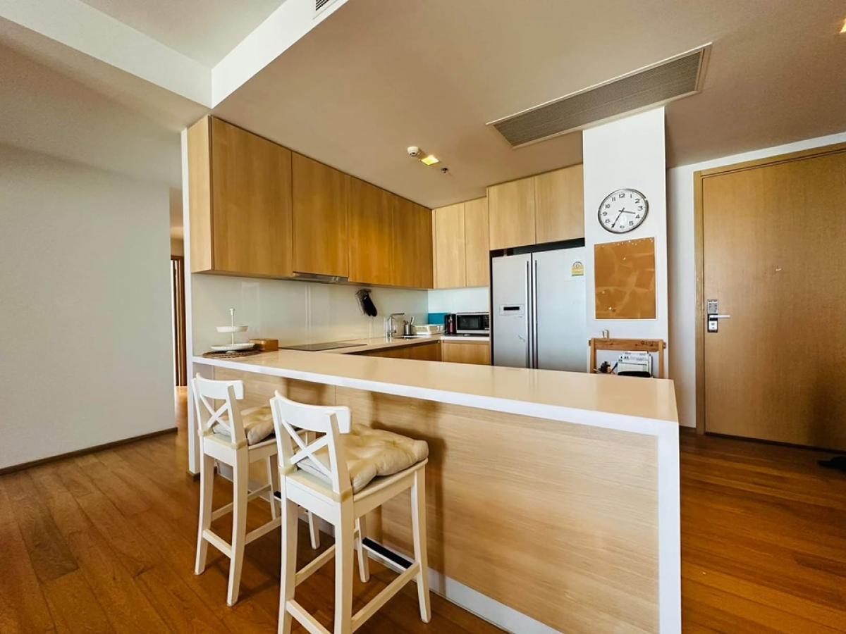 📢👇Rare item! 3 beds with private access from sky bridge, near shopping malls, hospital , schools, university