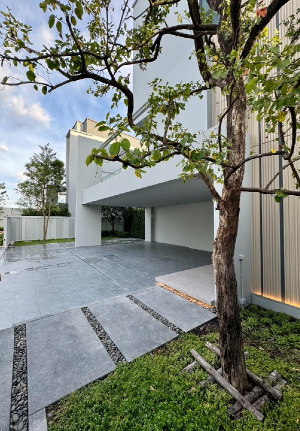 📢👇For sale with tenant til Feb 2028
luxury house near numerous malls, international schools, airport, easily traveling to many routes