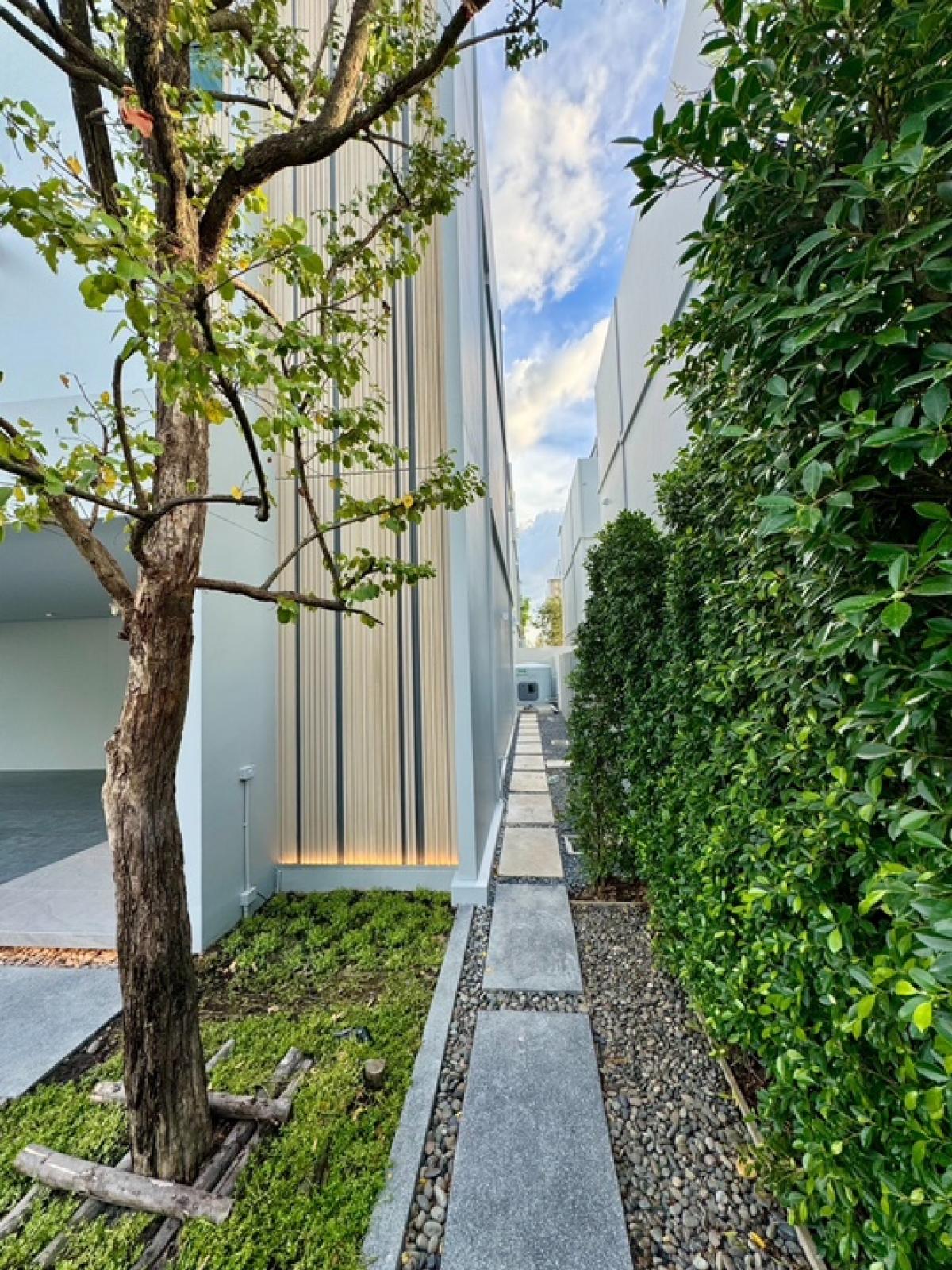 📢👇For sale with tenant til Feb 2028
luxury house near numerous malls, international schools, airport, easily traveling to many routes
