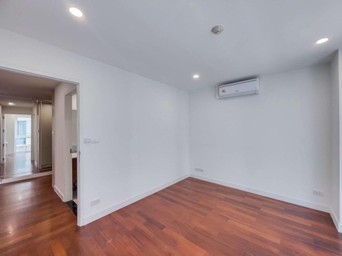 📢👇Reasonable and worth price for living or investing at Urbana Sukhumvit 15, near Terminal 21 and NIST international school
