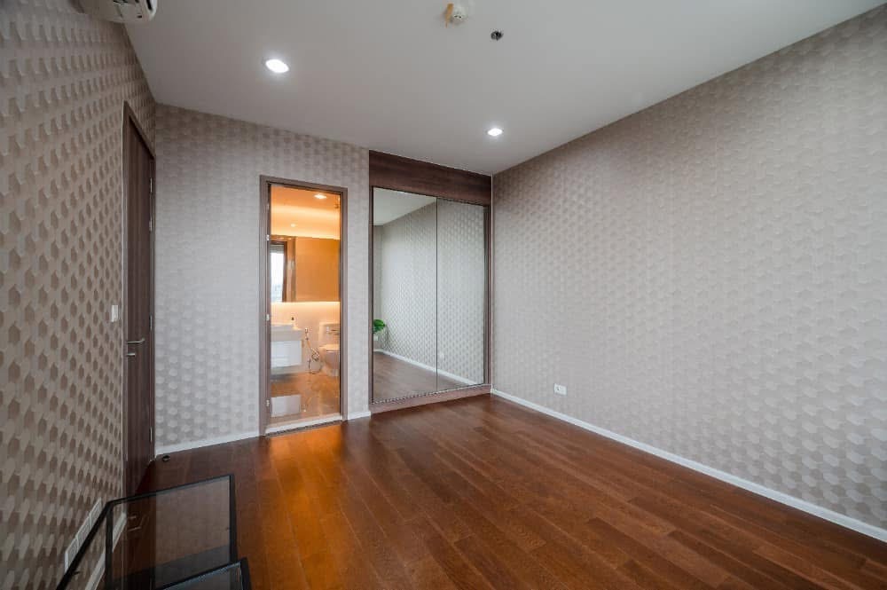 ขายคอนโดหรู Menam Residences, 3 ห้องนอน, ชั้นสูง วิวแม่น้ำเจ้าพระยา รีโนเวทใหม่ เฟอร์นิเจอร์ครบ, ใกล้ BTS สะพานตากสิน ใกล้เอเชียทีค