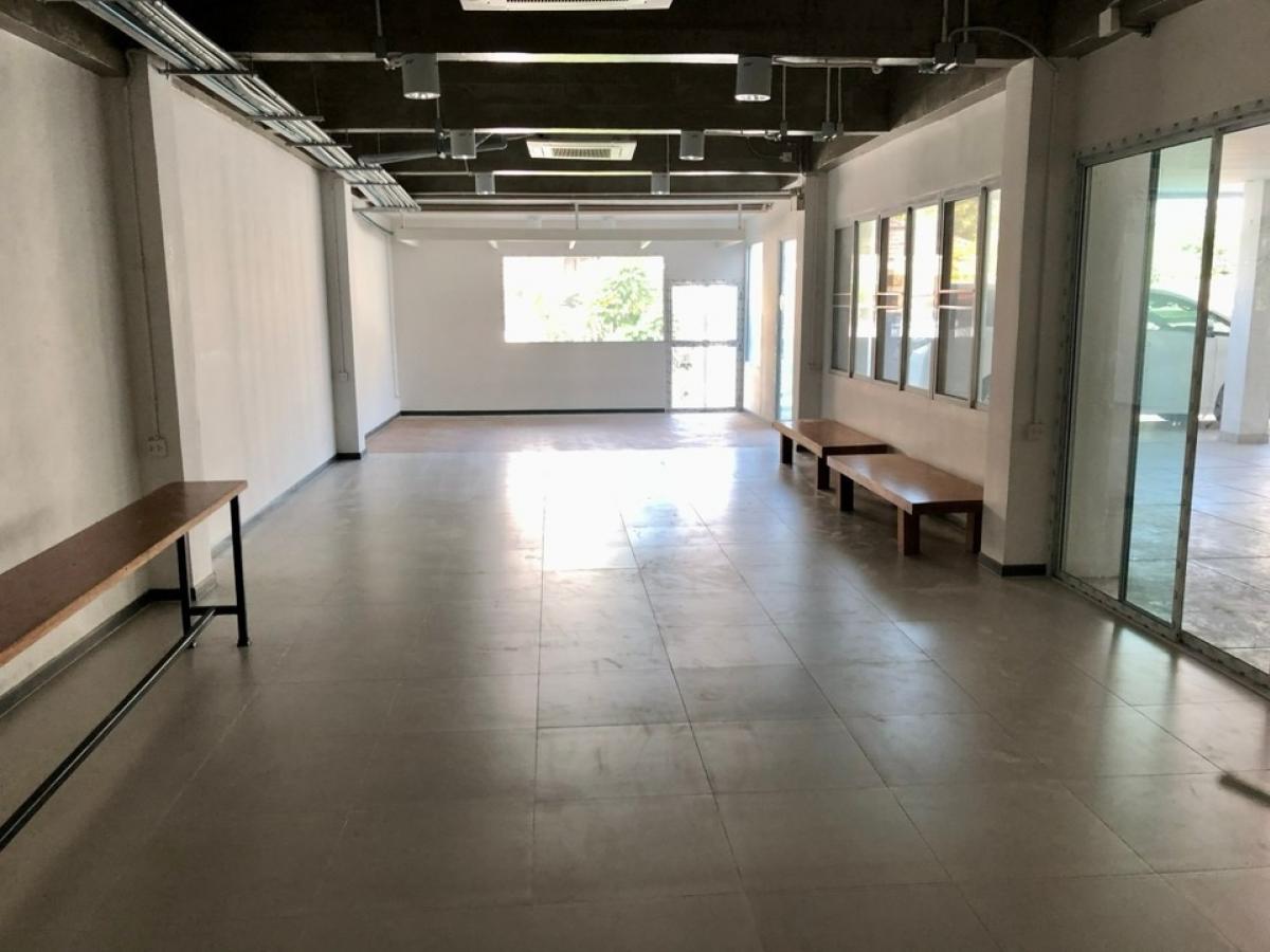 สำนักงาน ปรับปรุงใหม่ 750 ตร.ม.ใกล้ BTS วุฒากาศ สะดวกทั้งด้านธุรกิจและการลงทุน
