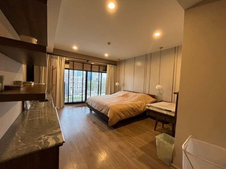 โลว์ไรส์คอนโด บนทำเลที่เป็นที่ต้องการมากที่สุดแห่งหนึ่งในย่านเพลินจิต เดินทางสะดวกด้วยรถไฟฟ้า BTS เพลินจิต One Bangkok เซ็นทรัลเอ็มบาสซี และสวนลุมพินี เพียงไม่กี่นาทีจากห้างสรรพสินค้า