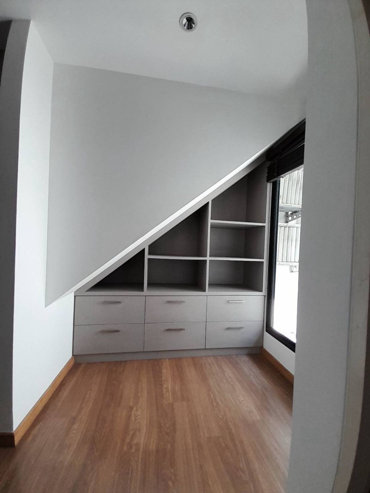 ขาย พร้อมผู้เช่า ถึง กรกฎาคม 2569
Townhouse Sukhumvit 3ชั้น  พื้นที่กว้างห้องจัดแยกเป็นสัดส่วน ทำเลดี ใกล้ทางพิเศษฉลองรัช พร้อมเข้าอยู่
