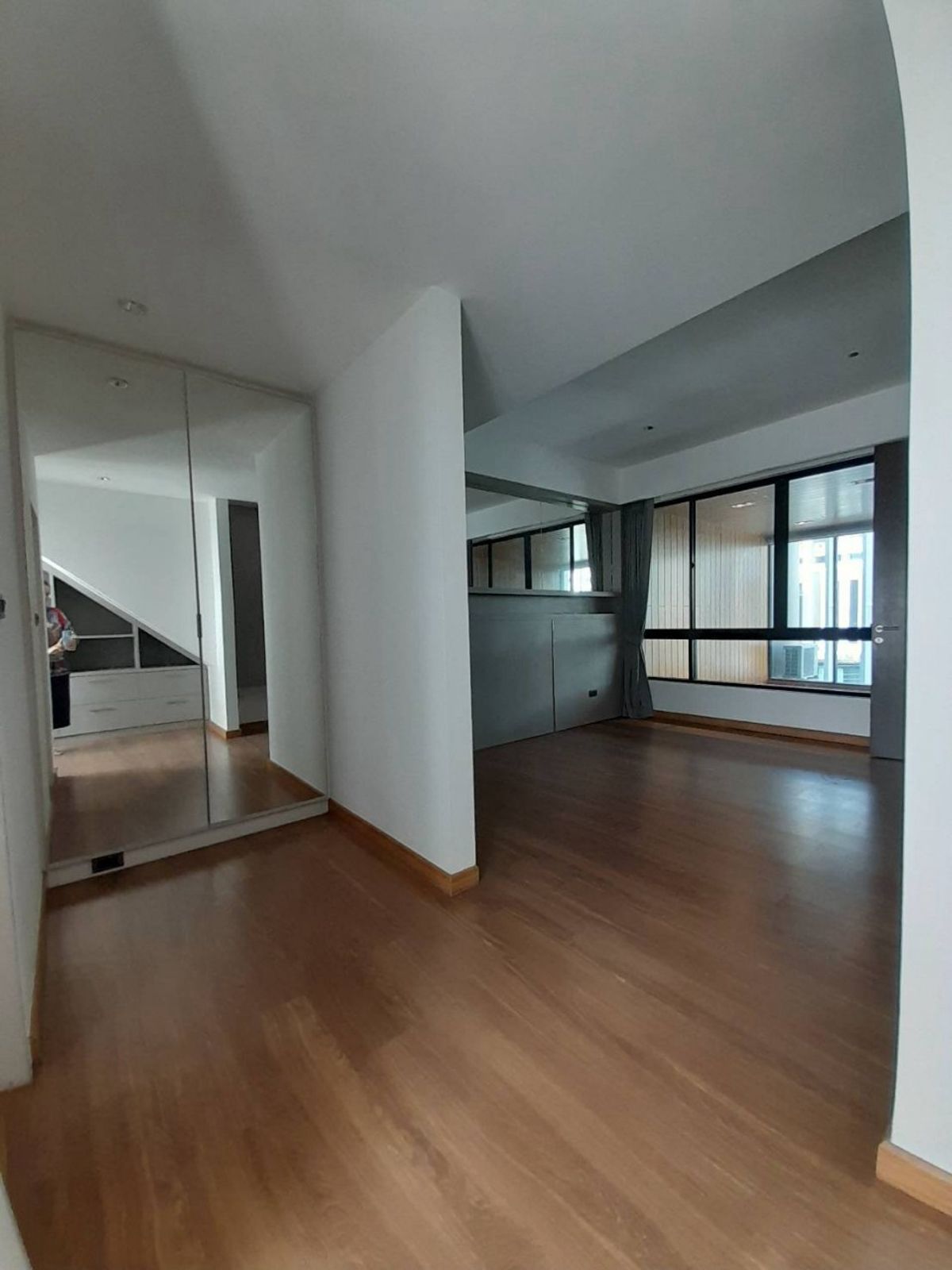 ขาย พร้อมผู้เช่า ถึง กรกฎาคม 2569
Townhouse Sukhumvit 3ชั้น  พื้นที่กว้างห้องจัดแยกเป็นสัดส่วน ทำเลดี ใกล้ทางพิเศษฉลองรัช พร้อมเข้าอยู่