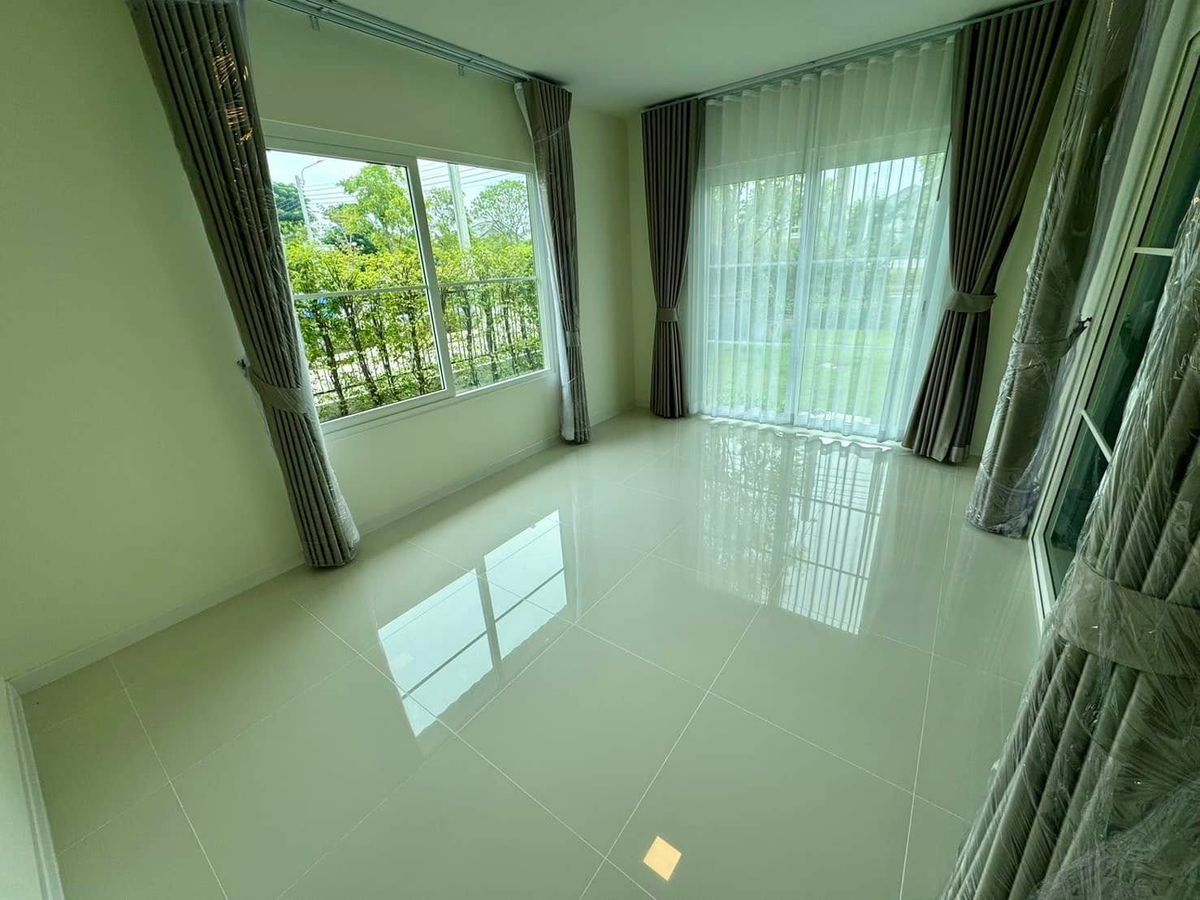 📣ให้เช่า บ้านเดี่ยว Villaggio 3 ศรีนครินทร์ 4ห้องนอน 1ห้องแม่บ้าน มีพื้นที่สวนข้างบ้าน เฟอร์นิเจอร์ครบ หิ้วกระเป๋าพร้อมอยู่ สถานที่ใกล้เคียง เมกะบางนา พร้อมเข้าอยู่