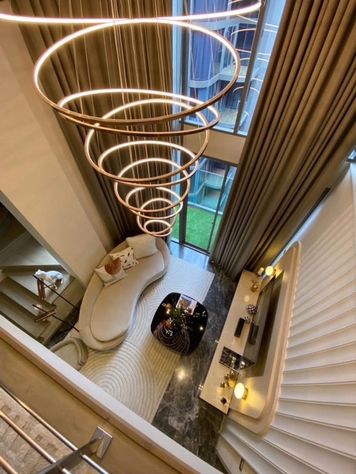 ให้เช่า คอนโด Duplex 3 ห้องนอน Ashton Residence Sukhumvit 41 สุขุมวิท 41 เลี้ยงสัตว์ได้ Low-Rise ใกล้ BTS พร้อมพงษ์ Em District เฟอร์ครบ