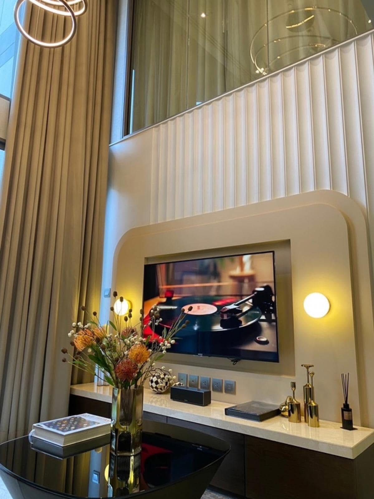 ให้เช่า คอนโด Duplex 3 ห้องนอน Ashton Residence Sukhumvit 41 สุขุมวิท 41 เลี้ยงสัตว์ได้ Low-Rise ใกล้ BTS พร้อมพงษ์ Em District เฟอร์ครบ
