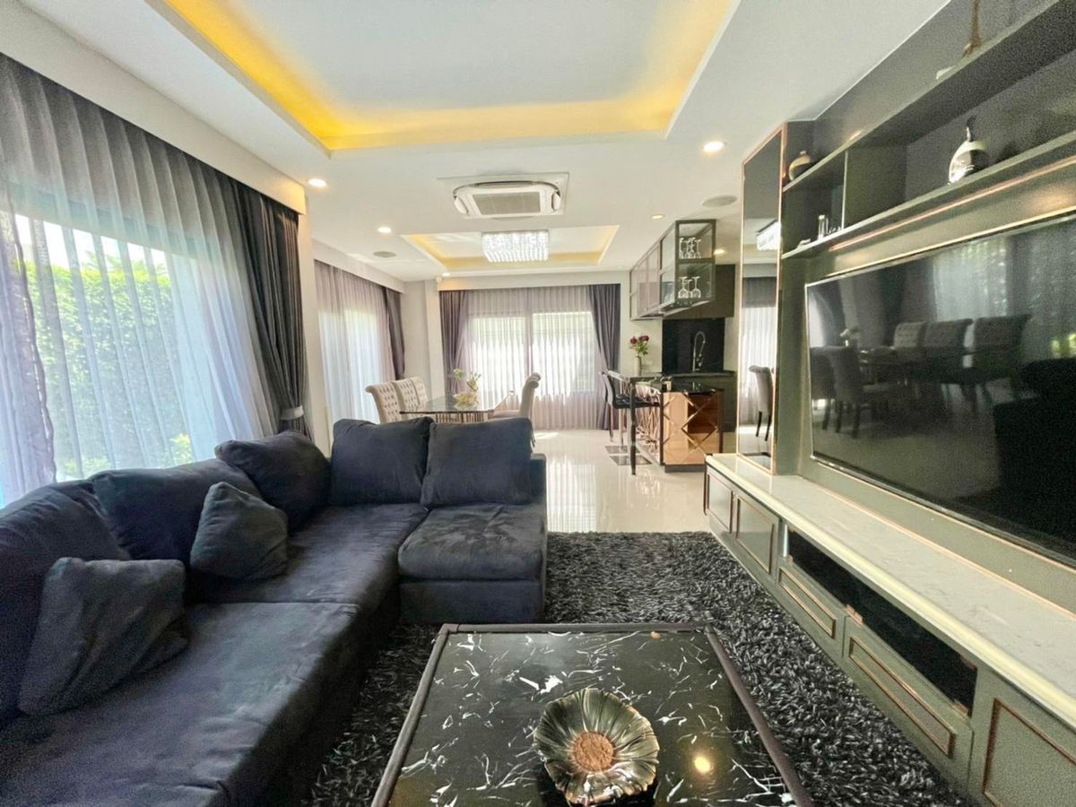 ✨ขาย  บ้านเดี่ยว Thecity Pattanakarn ตกแต่งสไตล์โมเดิร์น 3ห้องนอน บรรยากาศร่มรื่น เงียบสงบ ไม่วุ่นวาย เหมาะสำหรับครอบครัวที่ต้องการความเป็นส่วนตัว