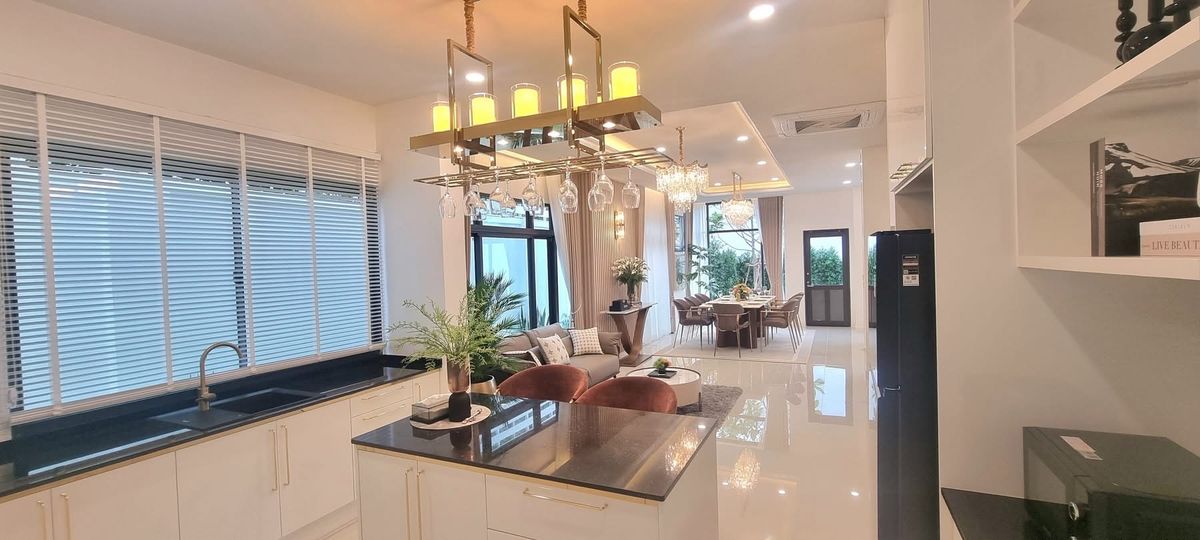 📢👇 ขายพร้อมผู้เช่า
บ้านหรูหลังมุม พร้อมสระว่ายน้ําส่วนตัวที่เพอร์เฟค มาสเตอร์พีซ สุขุมวิท 77 เฟอร์นิเจอร์ครบ ตกแต่งสวย ใกล้สนามบินสุวรรณภูมิ