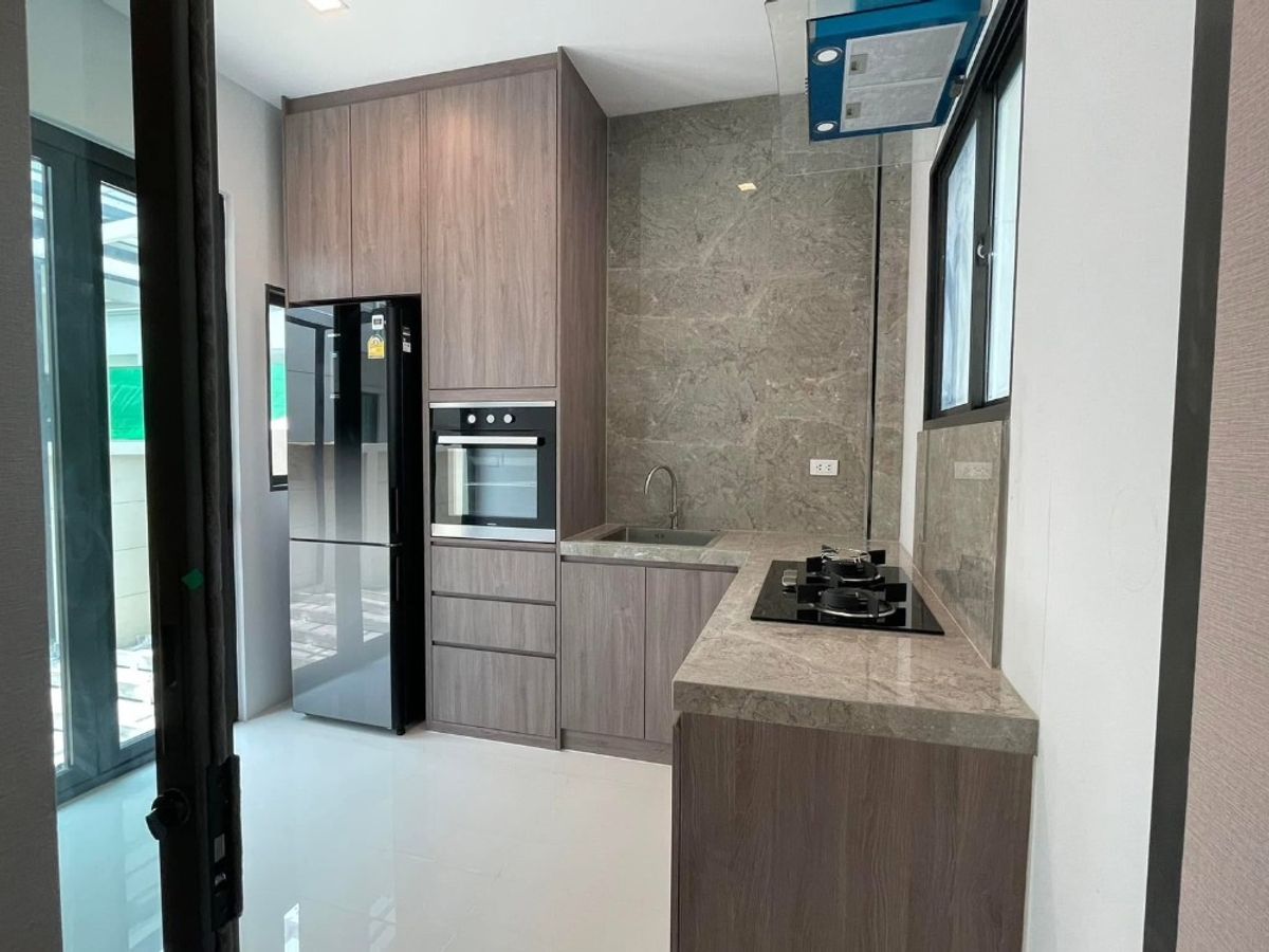 ✨บ้านหลังใหญ่ ภายในตกแต่งด้วยเฟอร์นิเจอร์สวยงาม 3ห้องนอน เลี้ยงสัตว์ได้ ทำเลดีเดินทางสะดวก ใกล้ สนามบินสุวรรณภุมิ