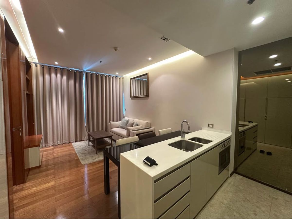 🛋 คอนโดหรูใจกลางสุขุมวิท พร้อมเฟอร์นิเจอร์  ระเบียงกว้าง The Address สุขุมวิท 28 แต่งครบ พร้อมอยู่ ทำเลดี ใกล้ BTS พร้อมพงษ์ และห้าง EmDistrict