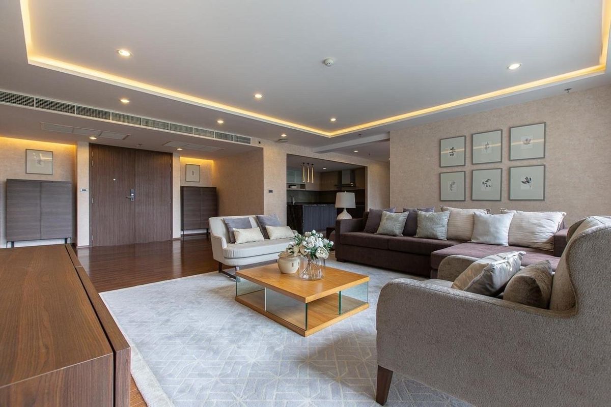 📢👇Big size of 4 bedrooms, nice and fully decoration, near Sathorn city, Empire tower, Sathorn square