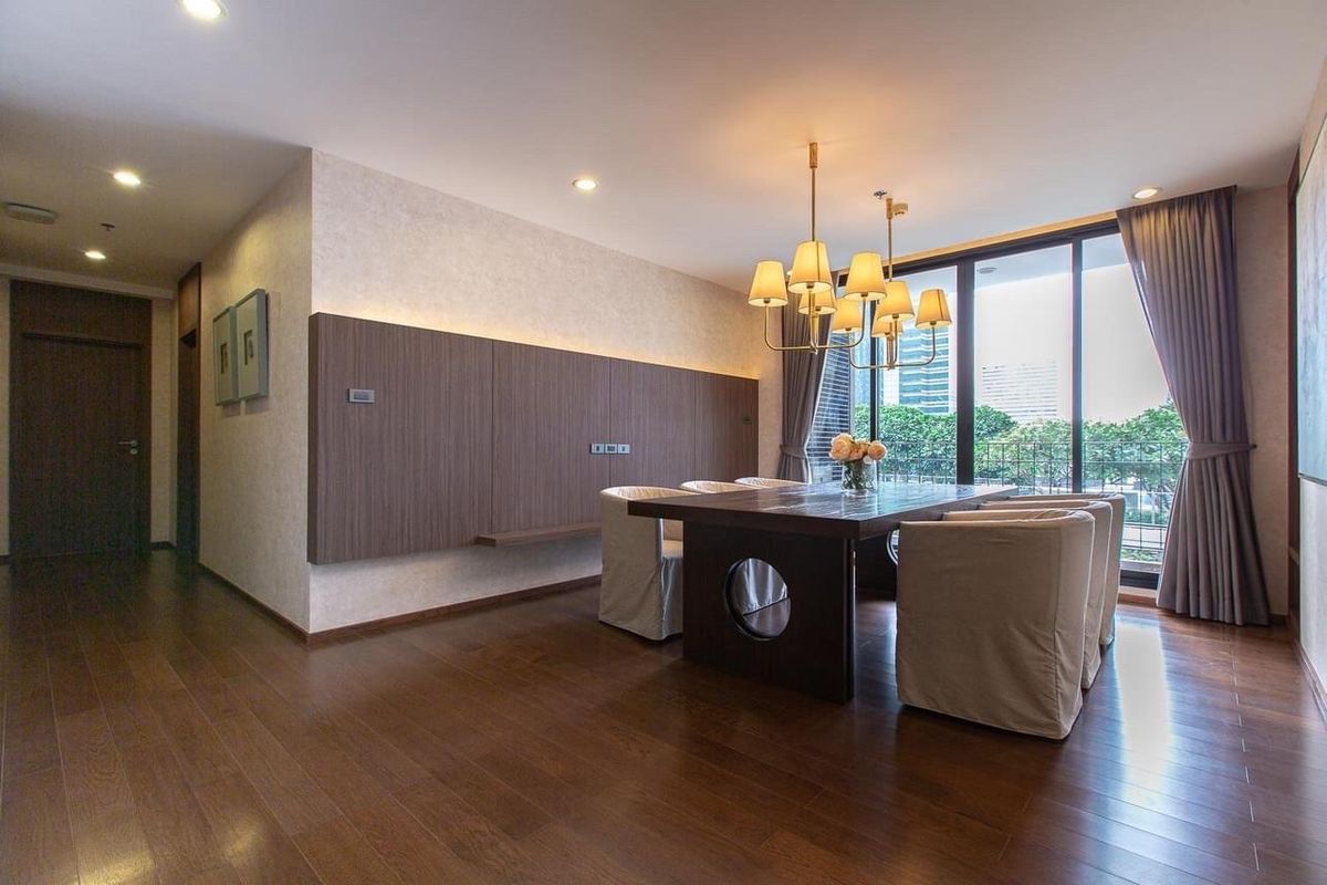 📢👇Big size of 4 bedrooms, nice and fully decoration, near Sathorn city, Empire tower, Sathorn square