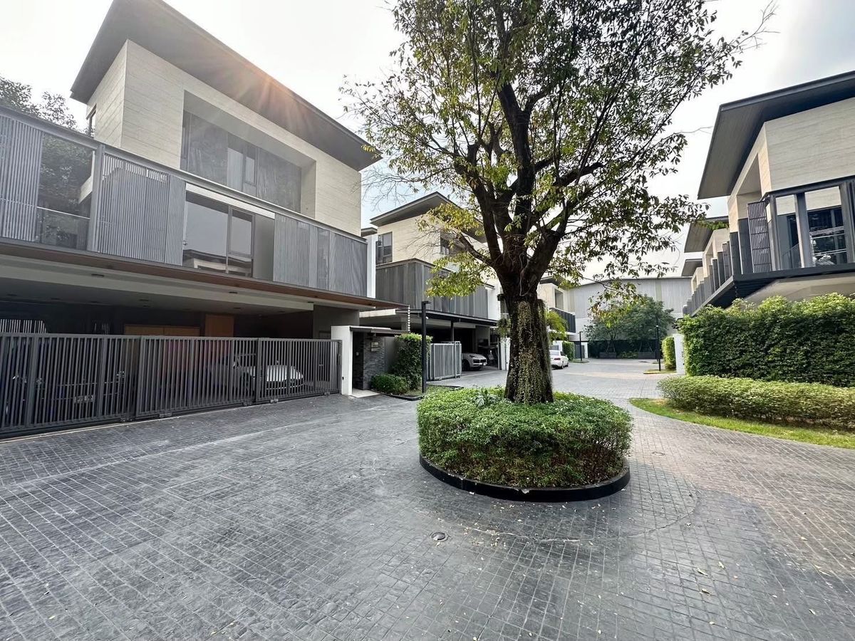 📢👇บ้านเดี่ยว พร้อมสระว่ายน้ำส่วนตัว และ lift ภายในบ้าน เดินทางสะดวกหลายเส้นทาง