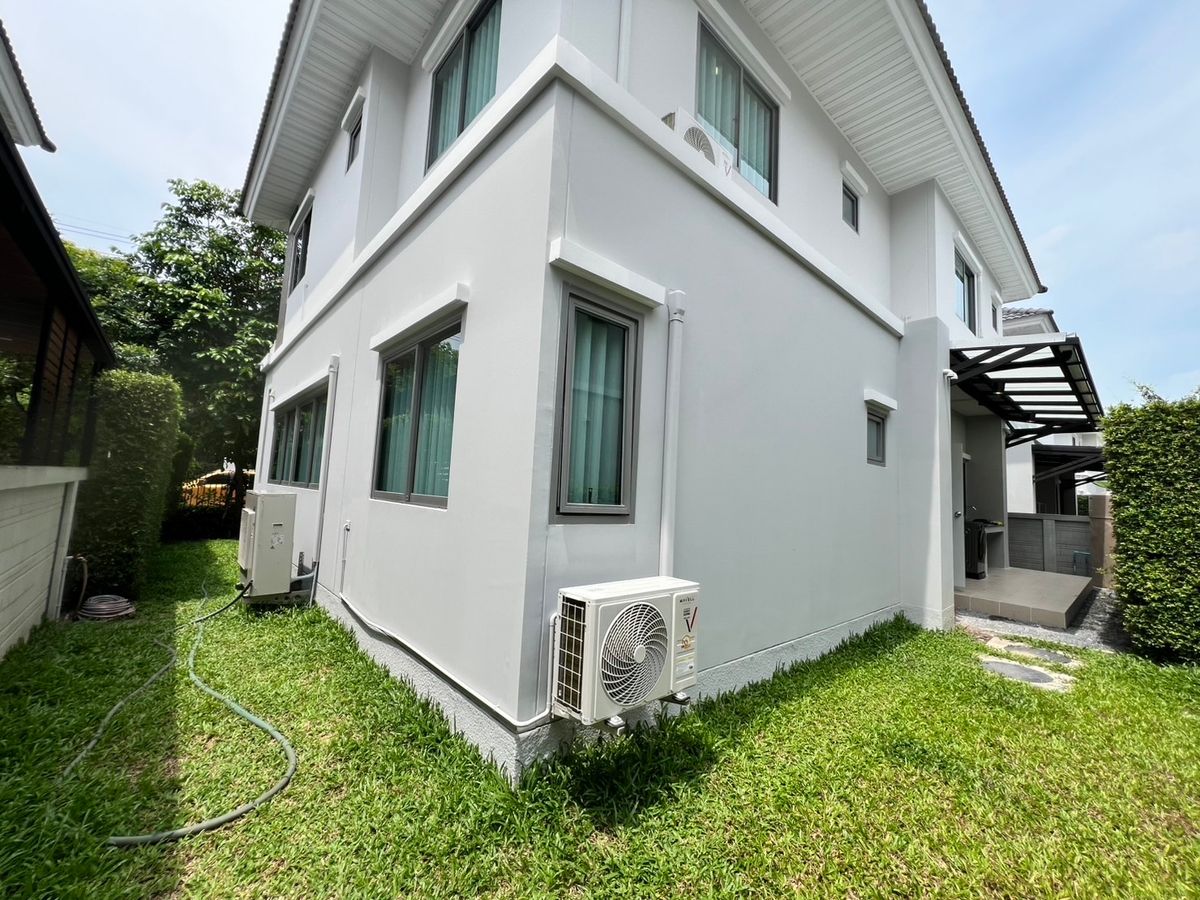 บ้านเดี่ยวทำเลเยี่ยม ใกล้โรงเรียนนานาชาติและห้างสรรพสินค้าชั้นนำของกรุงเทพฯ เดินทางสะดวก เชื่อมต่อได้หลายเส้นทาง ทั้งแจ้งวัฒนะ ราชพฤกษ์ และถนนสายหลักอื่นๆ