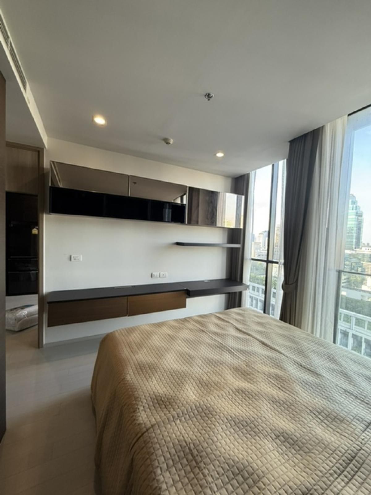 ✨ ขายคอนโด Noble Ploenchit ห้องมุม วิวไม่บล็อคทั้งห้องนั่งเล่นและห้องนอน เฟอร์นิเจอร์บิ้วอินครบ เดิน 3นาที ถึง BTS เพลินจิต