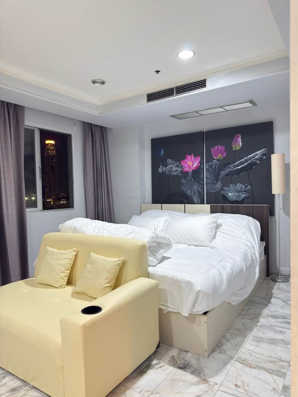 ✨ คอนโดใจกลางเมือง  Witthayu Complex เลี้ยงสัตว์ได้ ให้เช่า 3 ห้องนอน วิวสวย พร้อมเฟอร์นิเจอร์ครบ  ใกล้ BTS เพลินจิตและสถานที่ช็อปปิ้ง