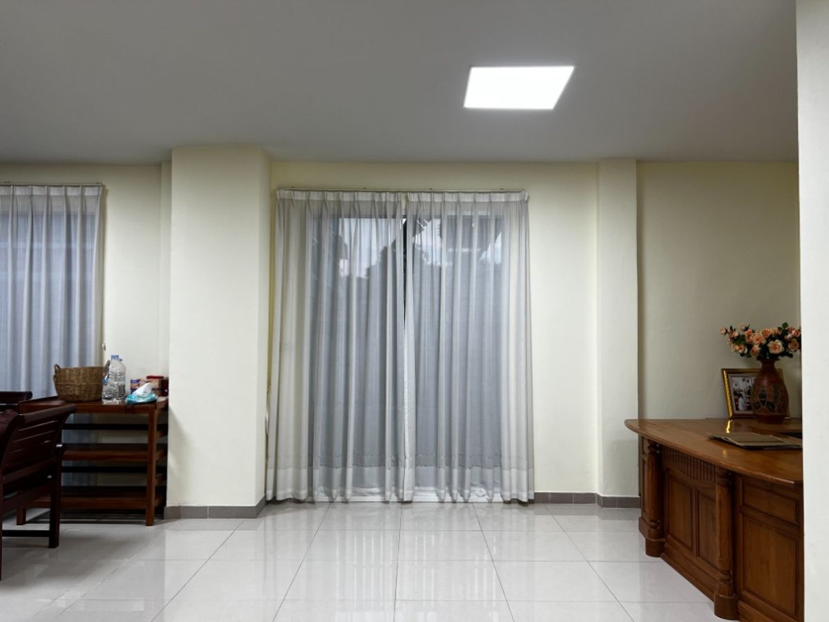 🏡 ให้เช่า บ้านเดี่ยวสุดหรู 7 ห้องนอน 7 ห้องน้ำ พร้อมที่จอดรถ 2 คัน – บ้านพร้อมอยู่ ใจกลางทำเลลาดพร้าว-รามคำแหง