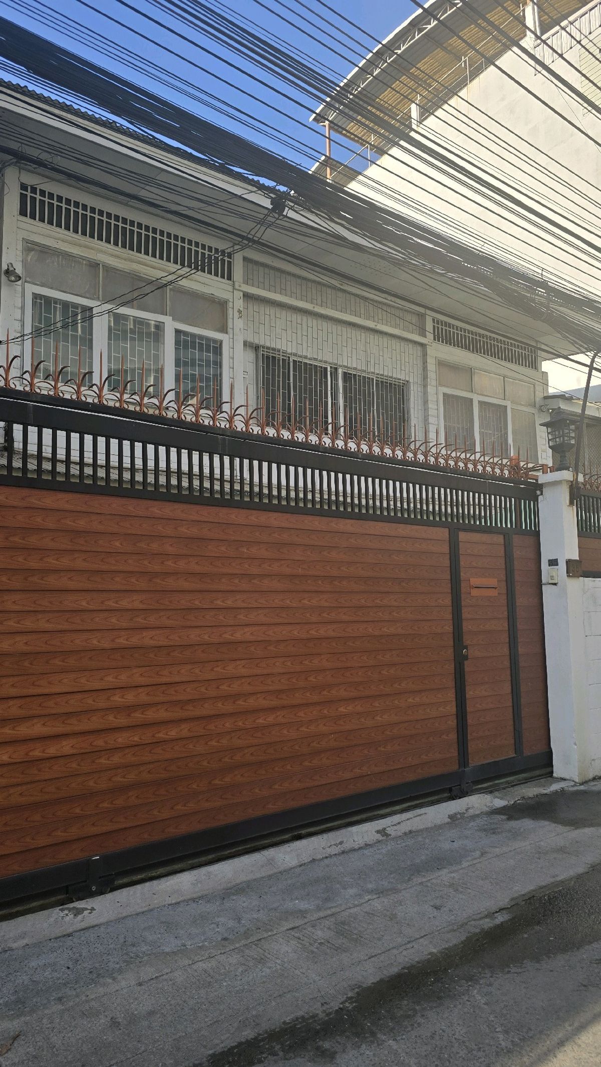 🏡 สัมผัสความสงบกลางเมืองใหญ่! บ้านเดี่ยว 2 ชั้นในย่านสีลม พร้อมพื้นที่ใช้สอยกว่า 350 ตร.ม. ใกล้ BTS เซนต์หลุย พร้อมเข้าอยู่