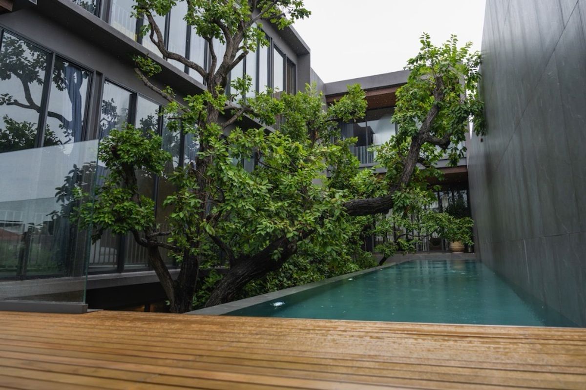 📢👇 ขายบ้านหรู  3 ชั้น พร้อมลิฟต์ และ สระว่ายน้ำ  สวนกลางบ้าน พร้อมม่านน้ำตก ทำเลดี เงียบสงบ เดินทางสะดวก ใกล้ทางด่วน