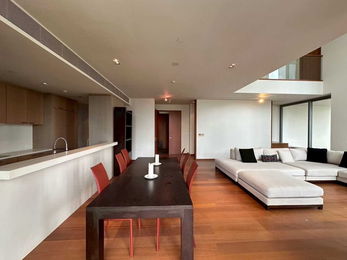 ✨ ชีวิตเหนือระดับ! คอนโดหรูแบบดูเพล็กซ์ (Duplex) ที่ The Sukhothai Residences 4 ห้องนอน พร้อมห้องแม่บ้าน ลิฟต์ส่วนตัว ที่จอดรถส่วนตัว และสิ่งอำนวยความสะดวกระดับโรงแรม 5 ดาว