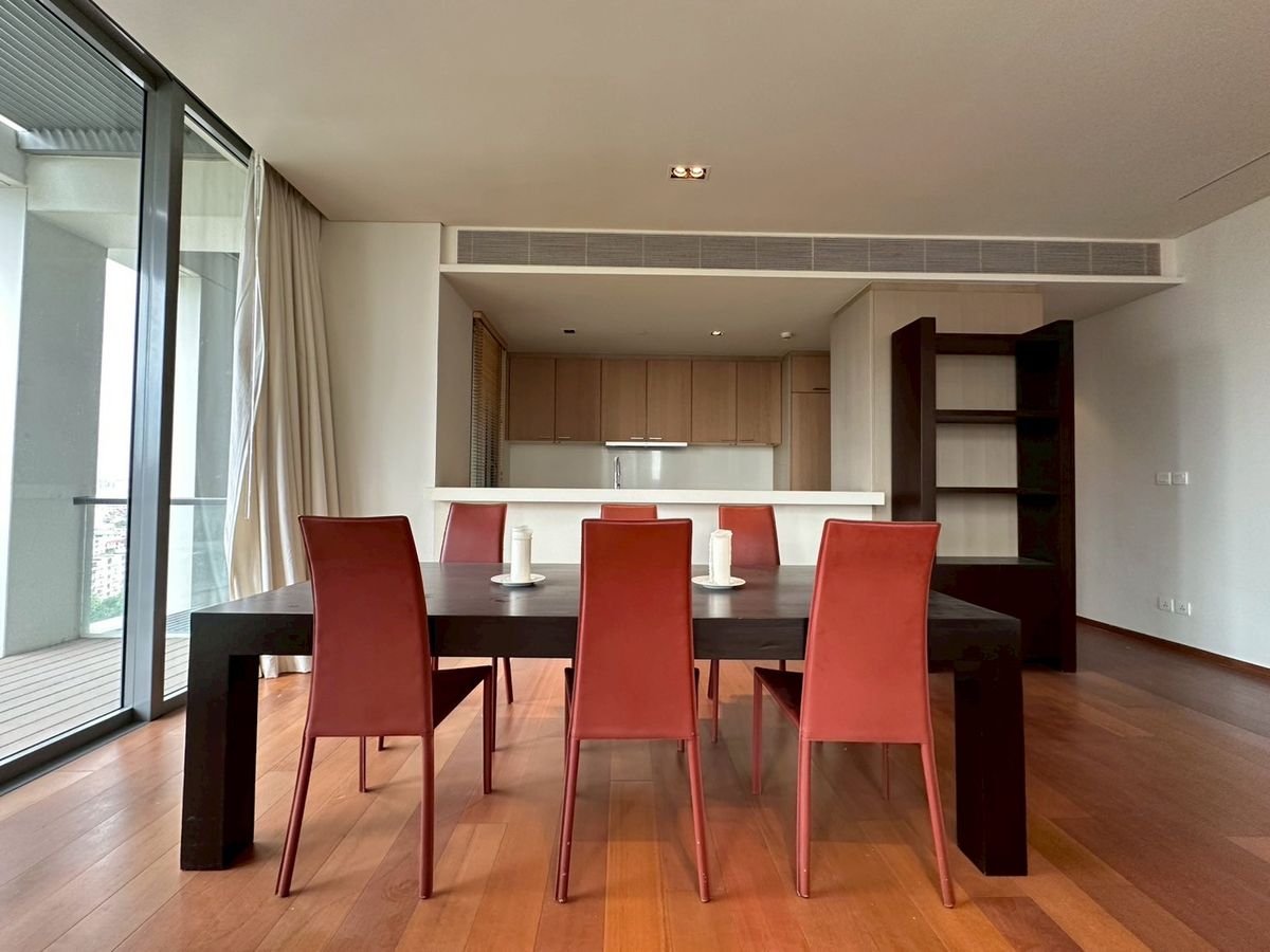 ✨ ชีวิตเหนือระดับ! คอนโดหรูแบบดูเพล็กซ์ (Duplex) ที่ The Sukhothai Residences 4 ห้องนอน พร้อมห้องแม่บ้าน ลิฟต์ส่วนตัว ที่จอดรถส่วนตัว และสิ่งอำนวยความสะดวกระดับโรงแรม 5 ดาว